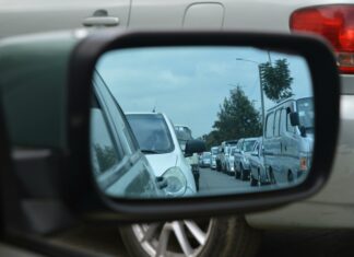 Prometna nesreča ohromila primorsko avtocesto: dolgi zastoji in obvozi